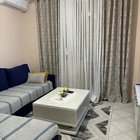 Prendi's In Apartmán Golem (Tirana)