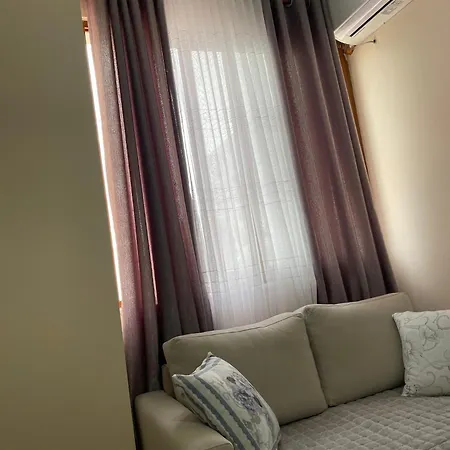 Prendi's In Apartament Golem (Tirana)